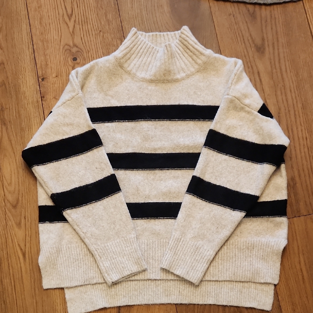 Line & Dot Women's Turtleneck Sweater - Black and Cream